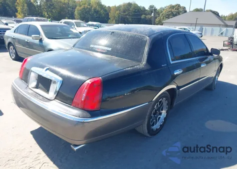 1999 Lincoln Town Car Signature z USA, uszkodzony, nr VIN 1LNHM82W7XY703870